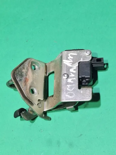 Петля/крючок замка двери skoda octavia ii (1z3) 806615 1.39l